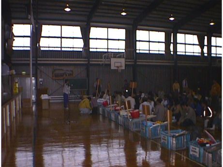 掃除道具が並んだ風景