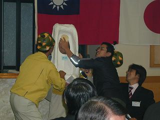 トイレ掃除の寸劇